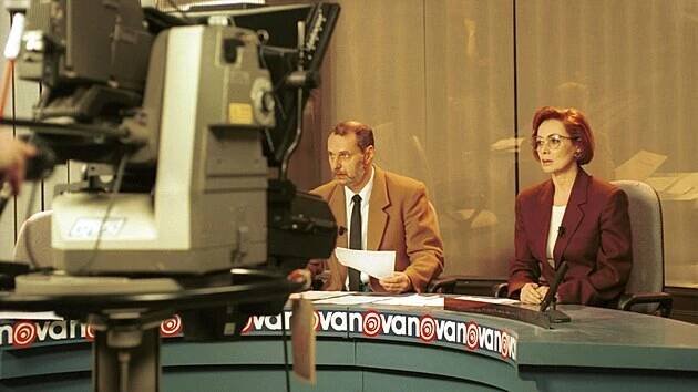 První večerní Televizní noviny na Nově se vysílaly 4. února 1994. Moderoval je Zbyněk Merunka s herečkou Stanislavou Wanatowiczovou.