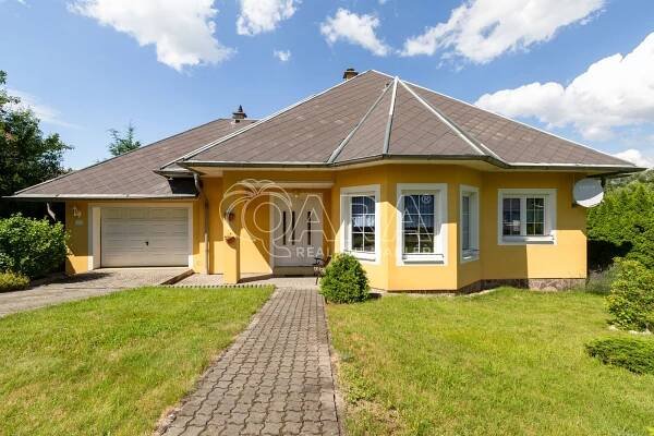Velký rodinný dům 5+1 | 227 m2 | Krásná zahrada 2451 m2 | Klimkovice | Tereza Cónová - realitní makléř Ostrava