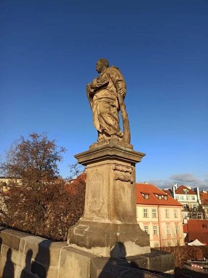 Fotografie - Socha sv. Judy Tadeáše na Karlově mostě v Praze - 20.12.2021