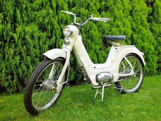 Renovace mopedů – ELEVENDESIGN