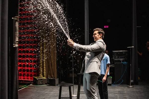 Michael Carbonaro — The Magicians Project