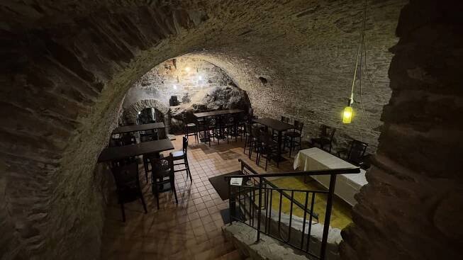 Pronájem prostor vinného sklepa pro vaše akce Znojmo Barvino BAR v centru Znojma • Firmy.cz