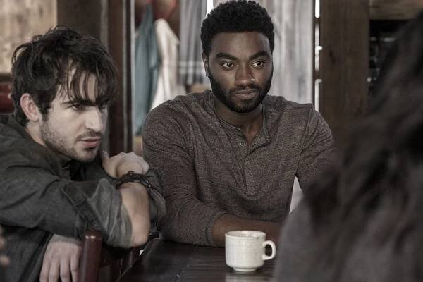 The Walking Dead: World Beyond - Quatervois - Z filmu - Ted Sutherland, Jelani Alladin