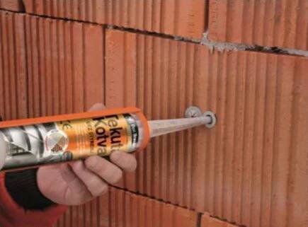 Aplikace chemické kotvy do dutého materiálu - děrovaných tvárnic