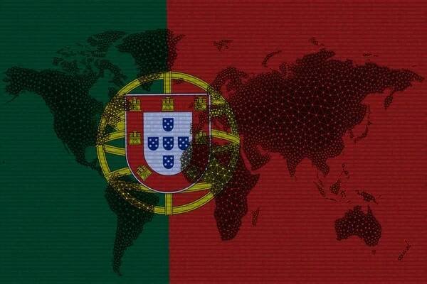 Blockchain mapa světa na pozadí vlajky portugalské a trhliny. Portugalský koncept kryptoměny. — Stock obrázek