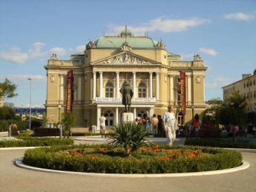 Soubor:Theatre of Ivan pl. Zajc, Rijeka.jpg – Wikipedie
