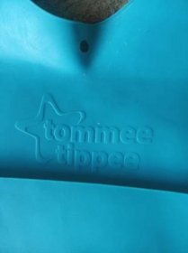 Tommee Tippee - Plastový bryndáček     - Péče o kojence a batolata