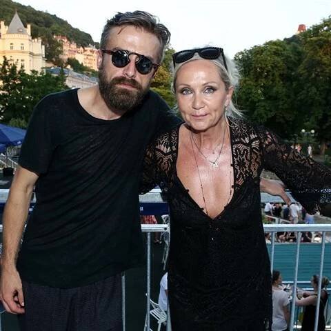 Bára Basiková žije už devět let s Petrem Polákem.
