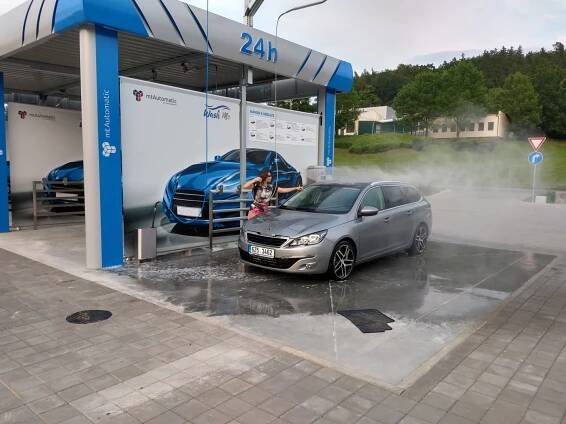 Samoobslužná bezkontaktní myčka aut Luhačovice