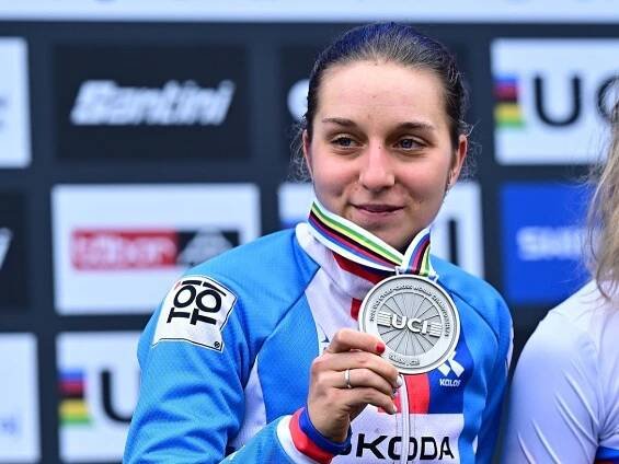 Kristýna Zemanová so striebornou medailou z MS do 23 rokov