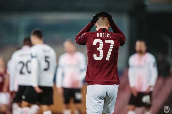 Těsná prohra s AC Milán | sparta.cz