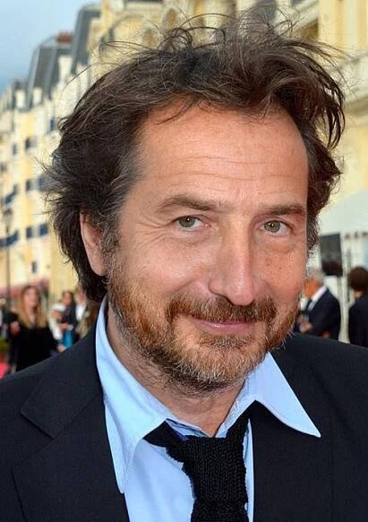 Soubor:Edouard Baer Cabourg 2018.jpg – Wikipedie