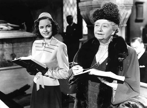 MRS. MINIVER, from left, Teresa Wright, Dame May Whitty, 1942