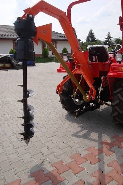 Půdní vrták CRONIMO za traktor | Nejlevnejsi-bagry-nakladace-traktory.cz