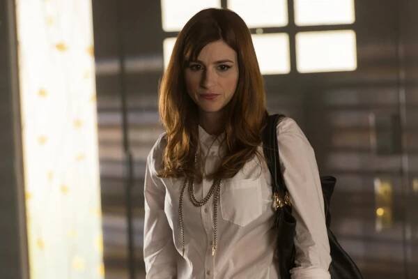 Nejsem do tebe blázen - All About That Paper - Z filmu - Aya Cash