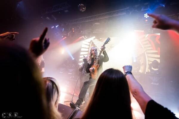 SAXON, GIRLSCHOOL, GRAND SLAM – 19. 2. 2025, Praha, Lucerna Music Bar | Spark Rock Magazine