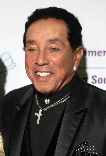 Soubor:Smokey Robinson by Gage Skidmore.jpg