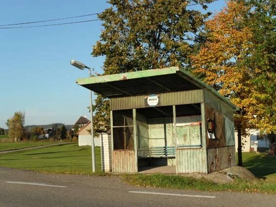 27.4.2013 - Autobusová čekárna na Toulově - Oficiální stránky obce Chotýšany