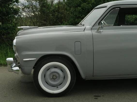 Studebaker je dávno zaniklá americká značka, která vyráběla superpohodlná auta. Champion DeLuxe je toho skvělým důkazem