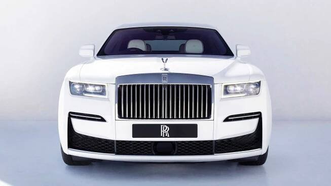 Tahle automobilka rozhodně neukazuje novinky každý den. Rolls-Royce Ghost ve druhé generaci necouvl proti emisím ani o píď!