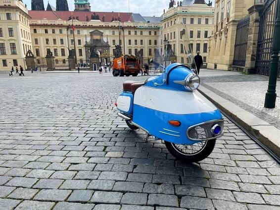 Stála 1700 Kčs a jezdili jsme na ní ve čtyřech. Vzpomínky na policejní Jawu 350 Nanuk