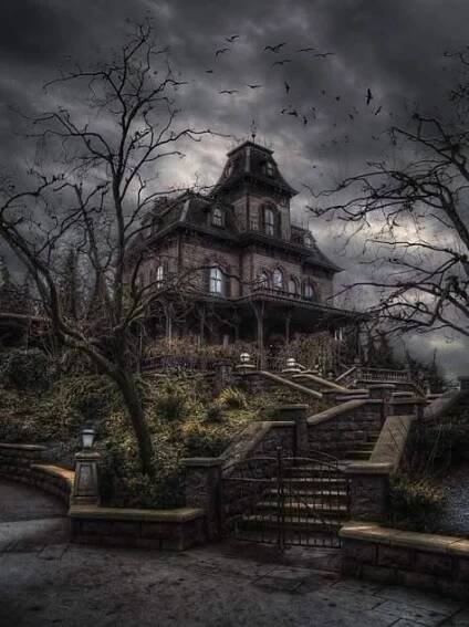 Elegant Victorian Manor for a Spooky Halloween