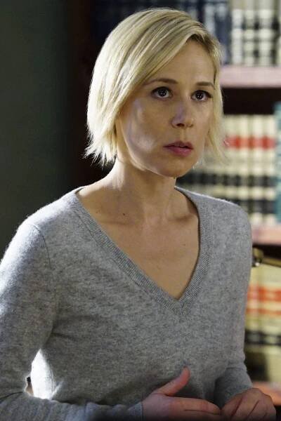 Hair, Hairstyle, Chin, Shoulder, Eyebrow, Joint, Neck, Blond, Eyelash, Chest, 
