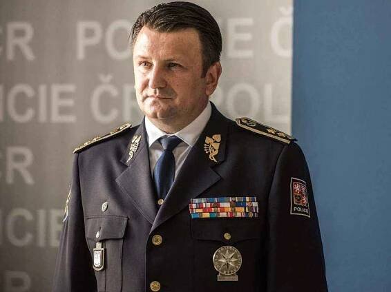 DVA POHLEDY: Střílí se už za hranicemi. Ochrání nás policie?