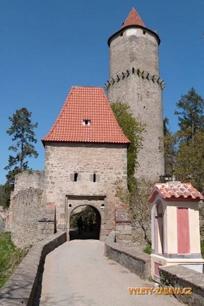 Královský hrad Zvíkov na soutoku Vltavy a Otavy