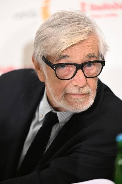 FOTO: Jiří Bartoška měl zdravotní indispozici. – stránka 606