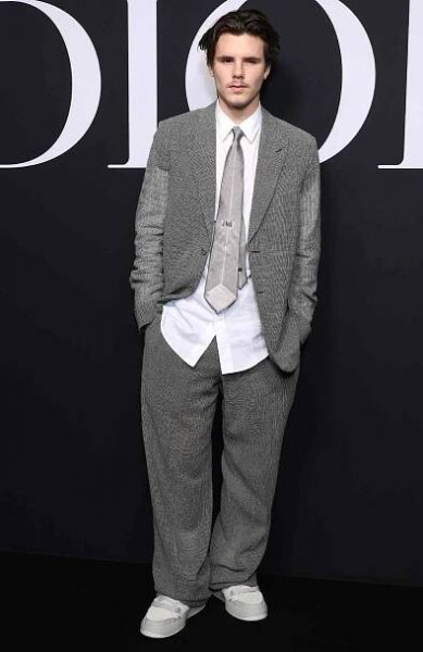 Cruz Beckham attends the Dior Homme Menswear Fall-Winter 2023-2024 show as part of Paris Fashion Week on January 20, 2023 in Paris, France