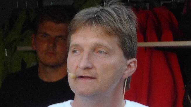Jaromír Bosák vypráví, jak se z bezdomovce stal fotbalovým komentátorem - Ruik.cz