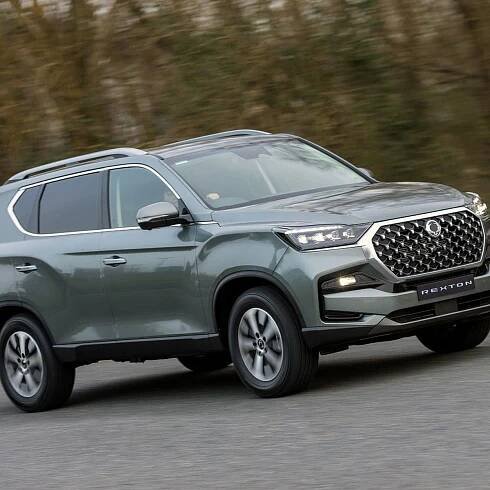 Modernizovaný SsangYong Rexton odhaluje české ceny. Nově je standardem čtyřkolka i automat