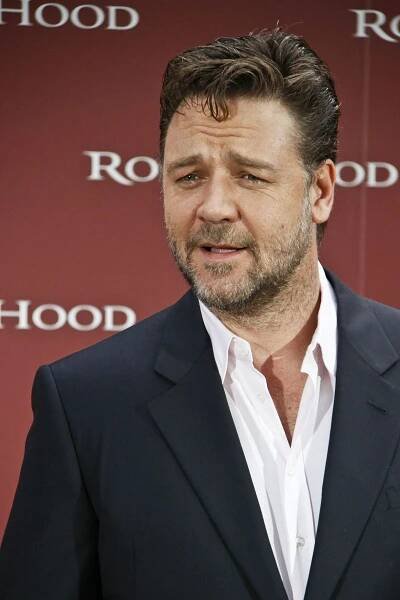 Herec Russell Crowe se omluvil za své útočné výroky o obřízce