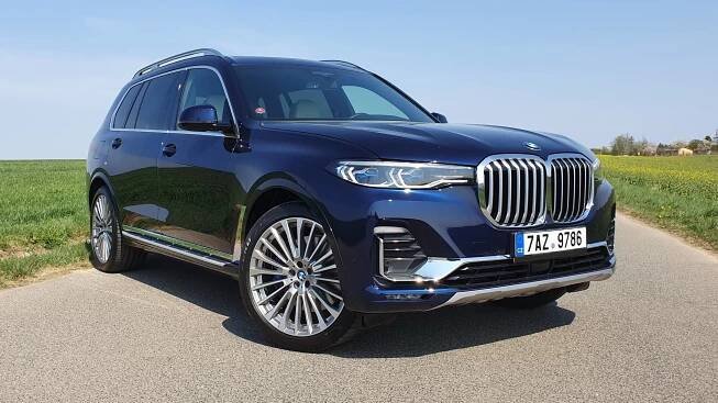 Jak se žije s obrem? BMW X7 může mít malý kufr jako Fabia, což je skvělé - Autobible.cz - Předjedeme vaše představy!