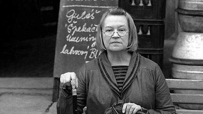 Galerie: 50 let od premiéry filmu Drahé tety a já: Nataša Gollová vyhledala kvůli scénáři psychiatričku a Iva Janžurová zjistila, že je těhotná – Další články