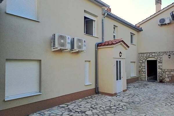 Apartmány Rab Barbat - Apartmány Frankić | ChorvatskeUbytovani.cz
