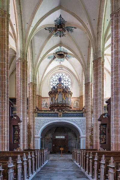 Organ and gallery