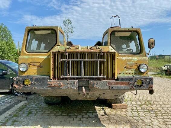 Auto se spotřebou 600 litrů na sto km, největší pojízdná lampa a dalekohled, který zachránil život. Vojenské muzeum Králíky nabízí řadu skvostů