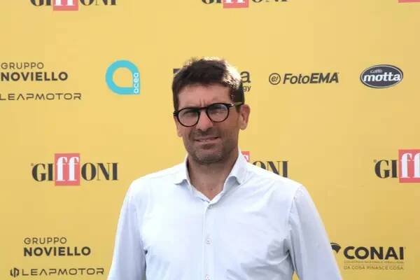 GIFFONI VALLE PIANA, ITÁLIE - 20. července 2025: Fabio Costarella se účastní filmového festivalu Giffoni 2025 - 20. července 2025 v italském Giffoni Valle Piana. — Stock obrázek