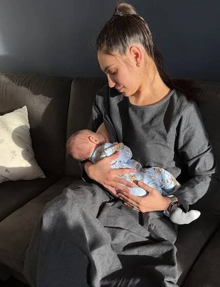 Sára Donutilová se podělila o intimní chvilku se svým synáčkem: Půvabná herečka se nechala zvěčnit u kojení
