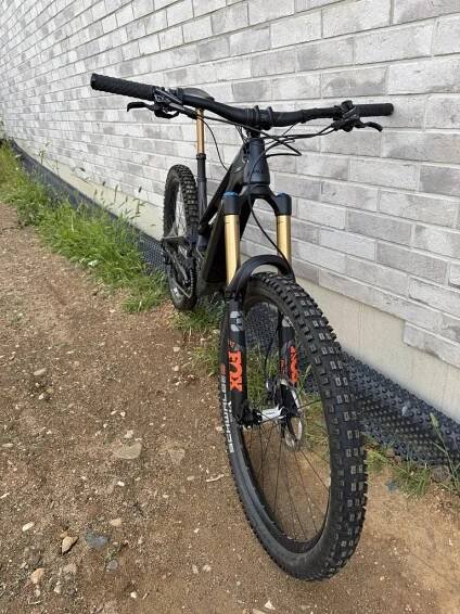 KELLYS Theos F90 29"/27.5" 725Wh - REZERVACE za 145 000 Kč