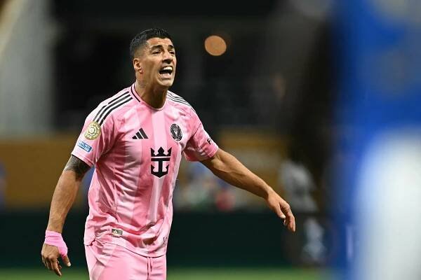 Luis Suarez of Inter Miami CF in a pink jersey during a soccer game.