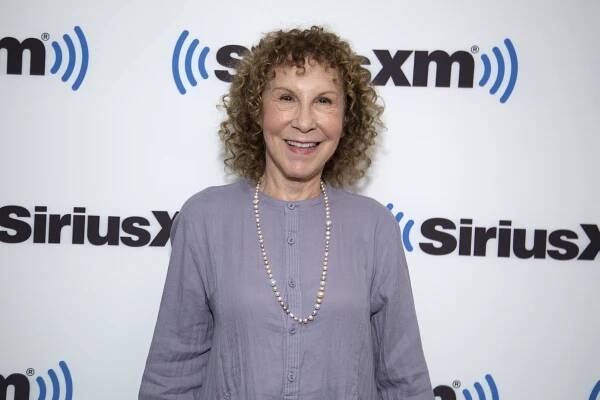Rhea Perlman, 2022