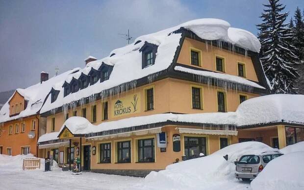 Pec pod Sněžkou jen 1,4 km od sjezdovky v Hotelu Krokus *** se snídaní/polopenzí/all inclusive + welcome drink - Magentka