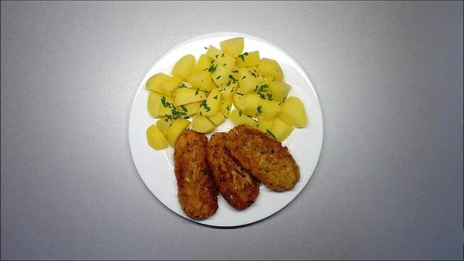 Čevabčiči se sýrem a droždím recept