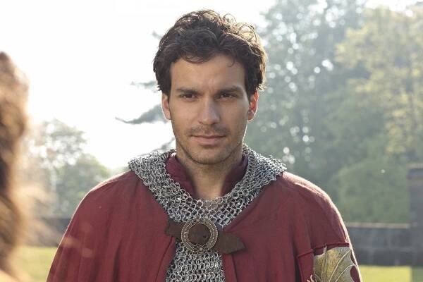 Merlin - Nejtemnější hodina: část 1. - Z filmu - Santiago Cabrera