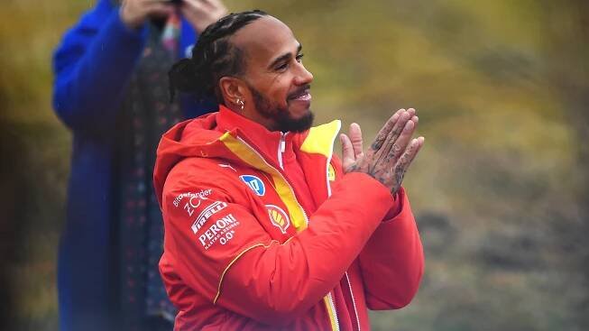 SportWin » Motorsport » Hamiltonova červená kapitola: Burácející comeback legendy, která chce přepsat dějiny