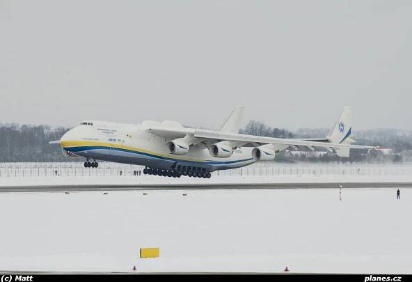 Král nebes slaví narozeniny. Obří Antonov An-225 poprvé vzlétl před třiceti lety