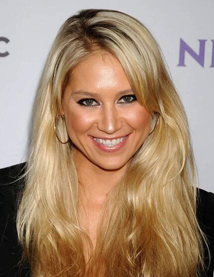 Anna Kournikova Dances to Enrique Iglesias' music with One Of Twins